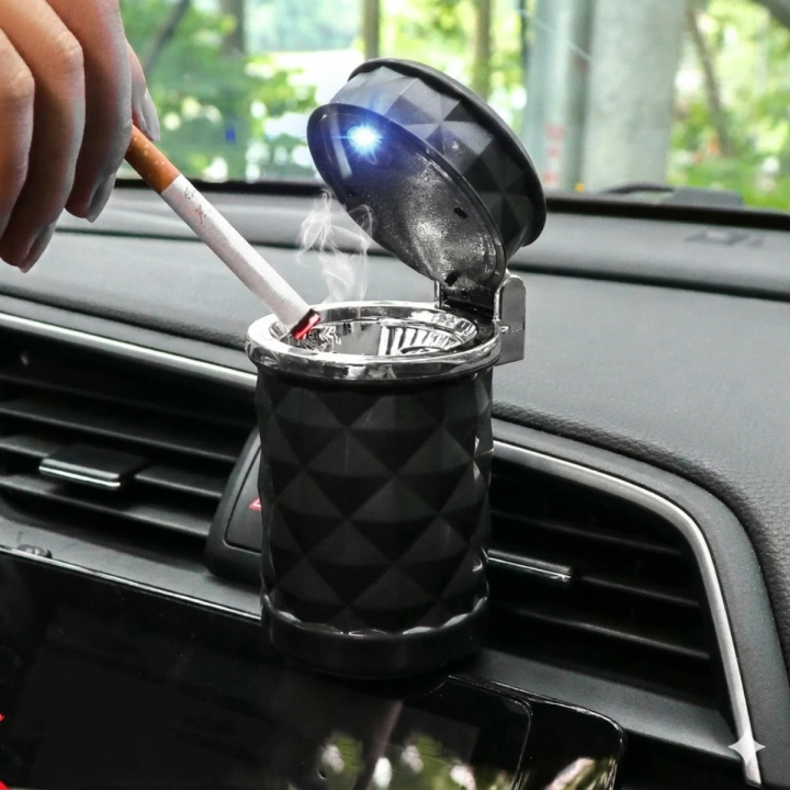 Cendrier de Voiture LED HT-012 – Design Cristal Diamant – Avec Couvercle – Blanc / Noir – Universel